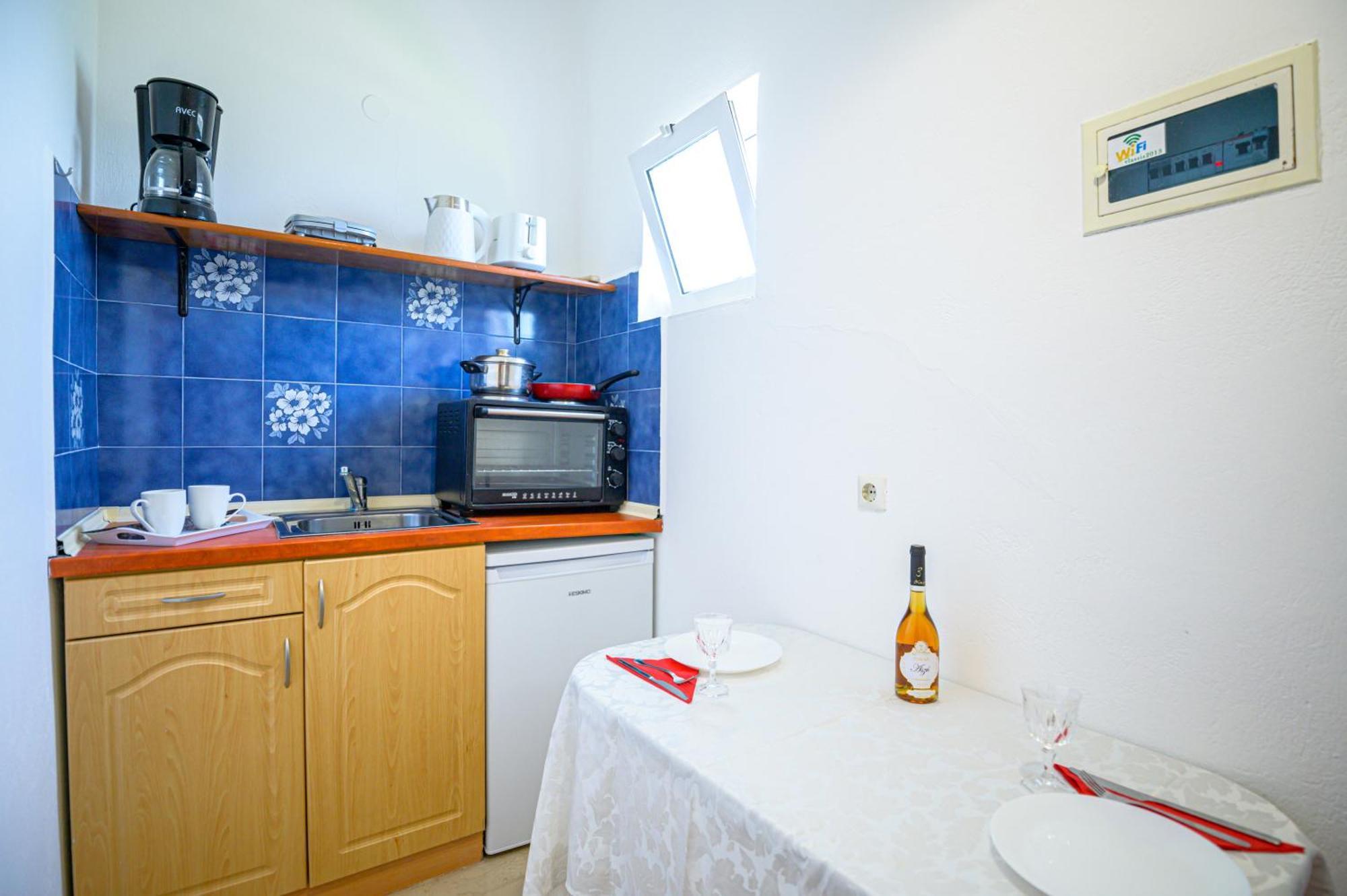 Vlassis Studios * Mesongi